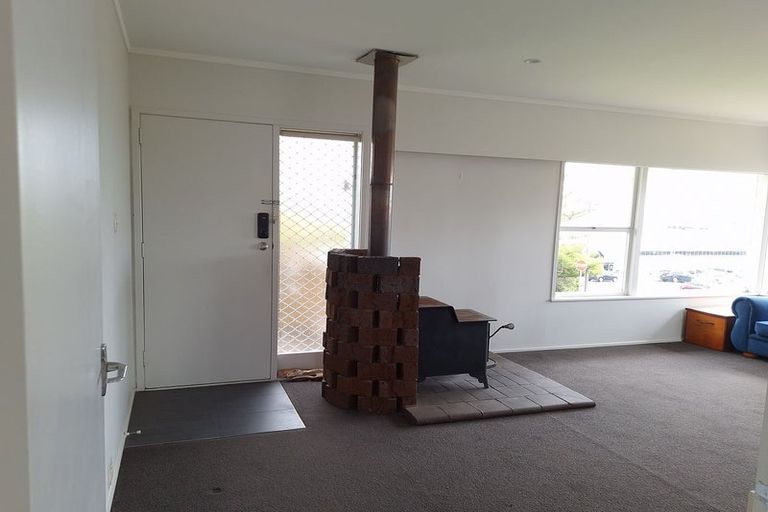 Photo of property in 2 Anne Road, Hillcrest, Auckland, 0627