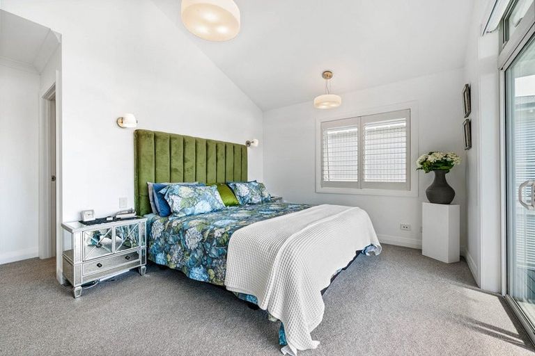Photo of property in 15 Landmark Terrace, Orewa, 0931