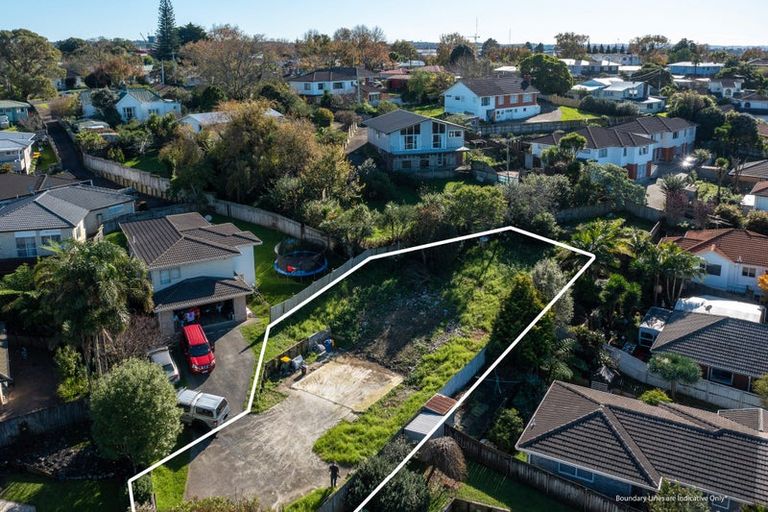 Photo of property in 16 Millstream Drive, Henderson, Auckland, 0610