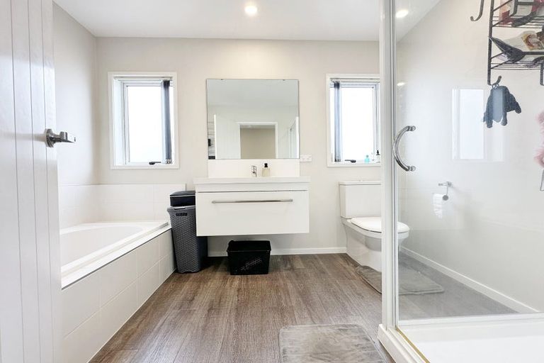 Photo of property in 4 Ruhanui Lane, Pakuranga Heights, Auckland, 2010