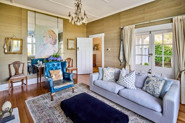 Photo of property in 18 Harbour View Road, Northland, Wellington, 6012