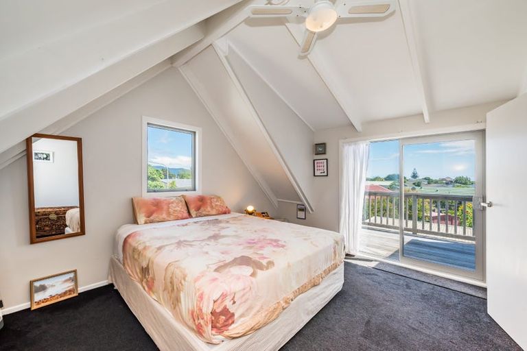 Photo of property in 14 Goldie Place, Waikanae Beach, Waikanae, 5036