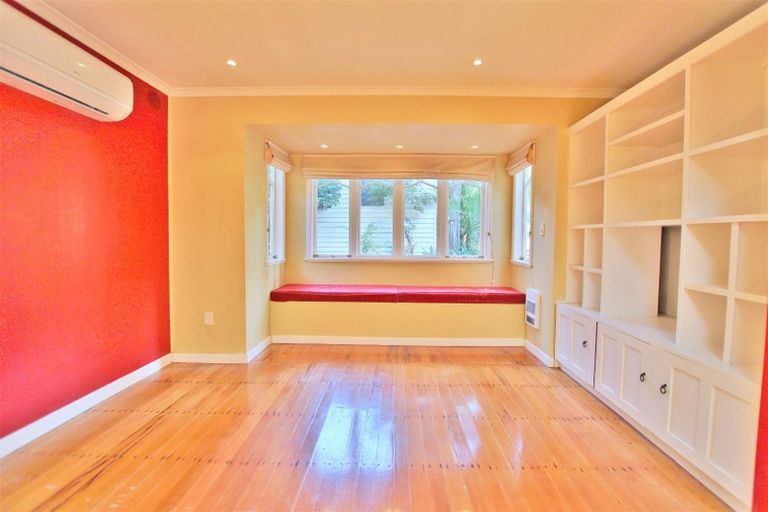 Photo of property in 182 Woodlands Park Road, Titirangi, Auckland, 0604