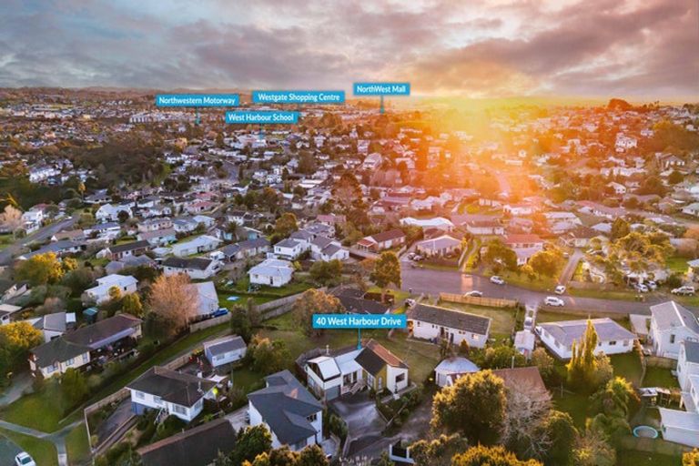 Photo of property in 40 West Harbour Drive, West Harbour, Auckland, 0618