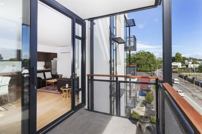 Photo of property in 1/50 Kilmore Street, Christchurch Central, Christchurch, 8013