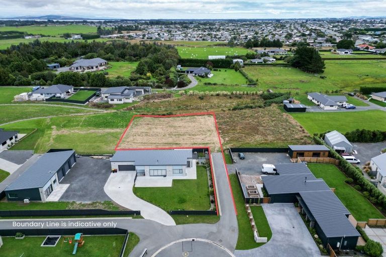 Photo of property in 28 Glenda Place, Seaward Bush, 9812