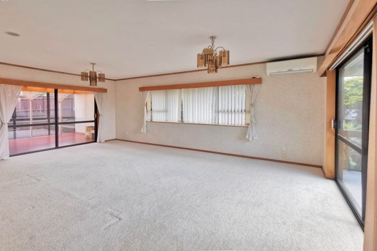 Photo of property in 1/88 Mirrabooka Avenue, Botany Downs, Auckland, 2010