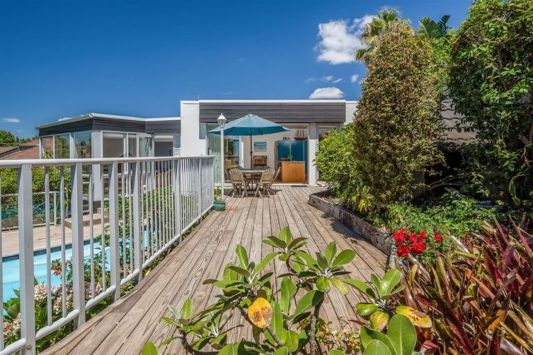 Photo of property in 50 Cliff Road, Torbay, Auckland, 0630