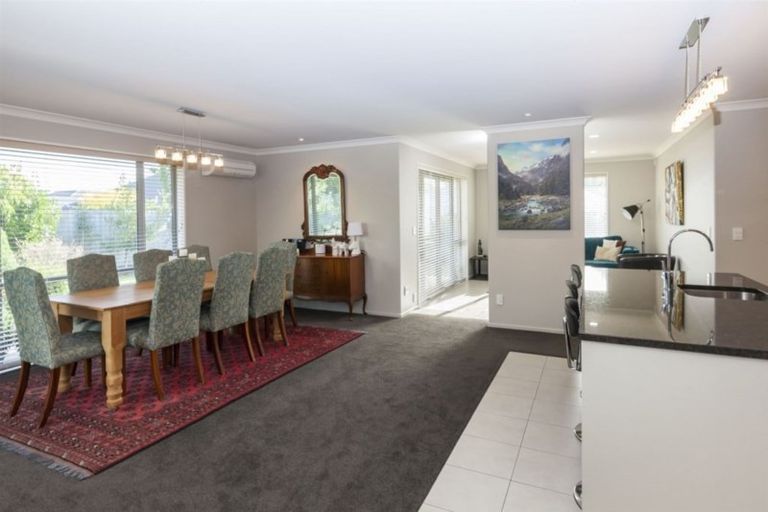Photo of property in 32 Mokihi Gardens, Hillmorton, Christchurch, 8024