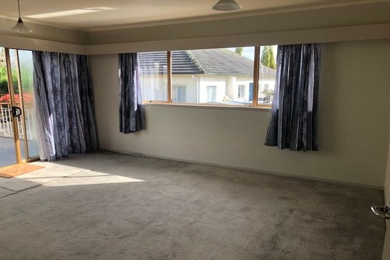 Photo of property in 2/12 Wood Street, Papakura, 2110