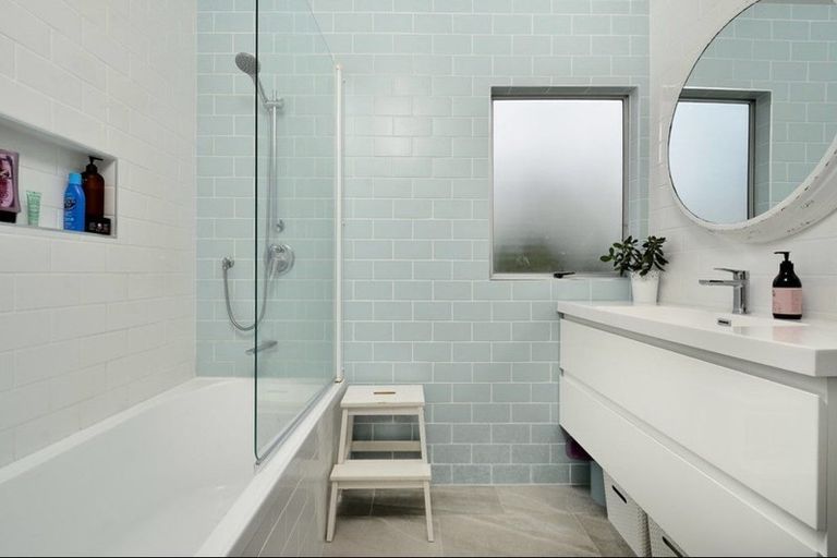 Photo of property in 3 West Harbour Drive, West Harbour, Auckland, 0618