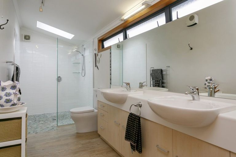 Photo of property in 27 Chesham Avenue, Waipahihi, Taupo, 3330