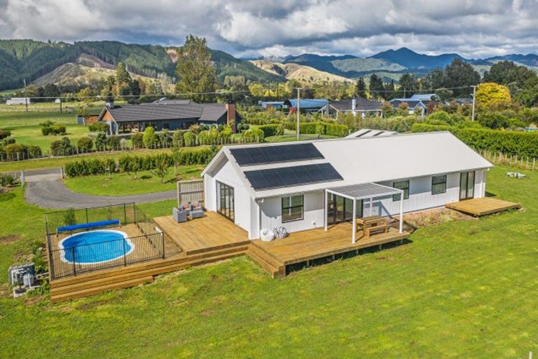 Photo of property in 49 Wakefield Road, Levin, 5571