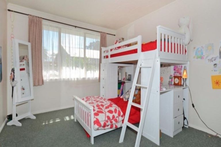 Photo of property in 2/110 Pinehaven Road, Pinehaven, Upper Hutt, 5019