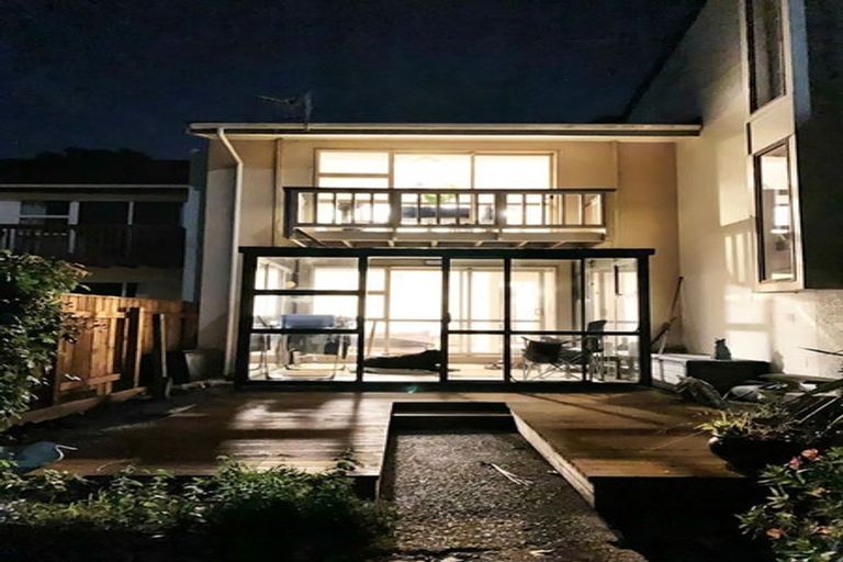 Photo of property in 2/8 Narbada Crescent, Khandallah, Wellington, 6035