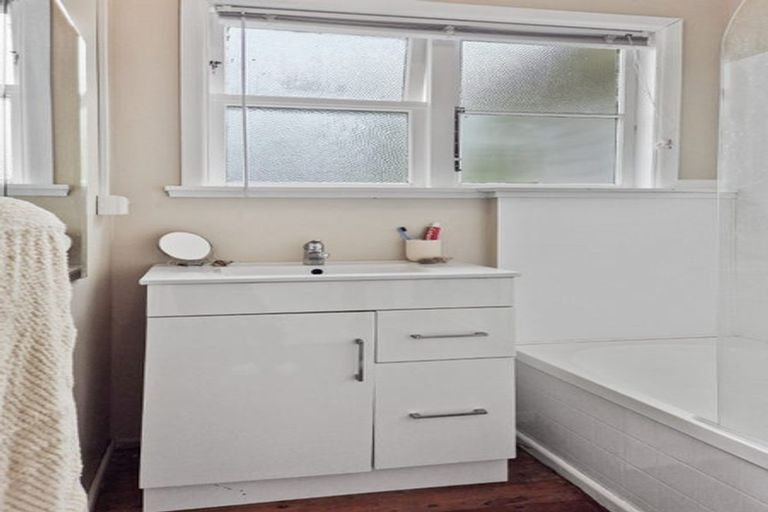 Photo of property in 11 Seddon Street, Naenae, Lower Hutt, 5011