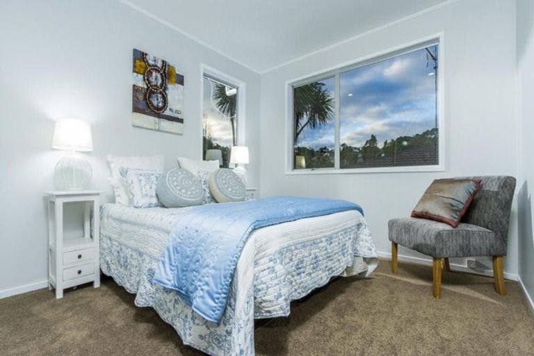 Photo of property in 17 Wanita Place, Totara Vale, Auckland, 0629