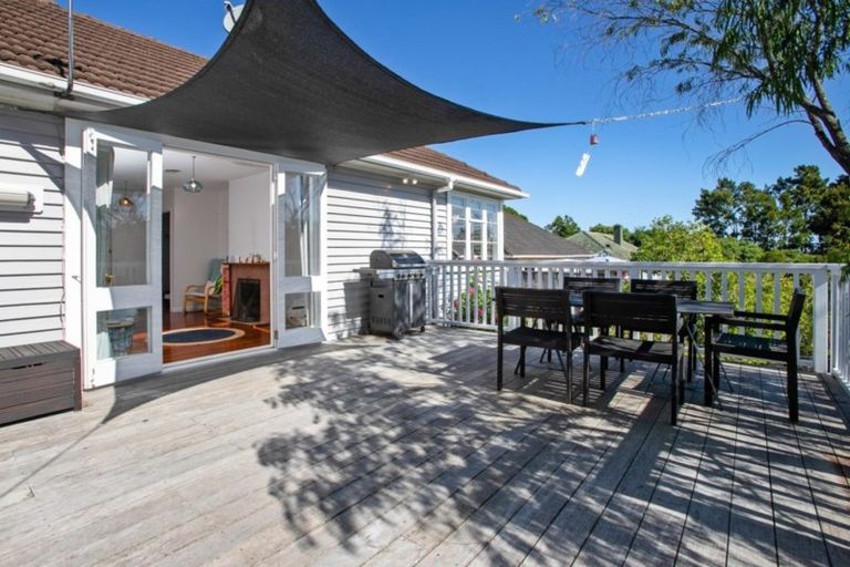 Photo of property in 3 Cadman Avenue, Waterview, Auckland, 1026