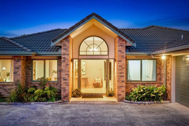 Photo of property in 70a Shaw Road, Oratia, Auckland, 0604