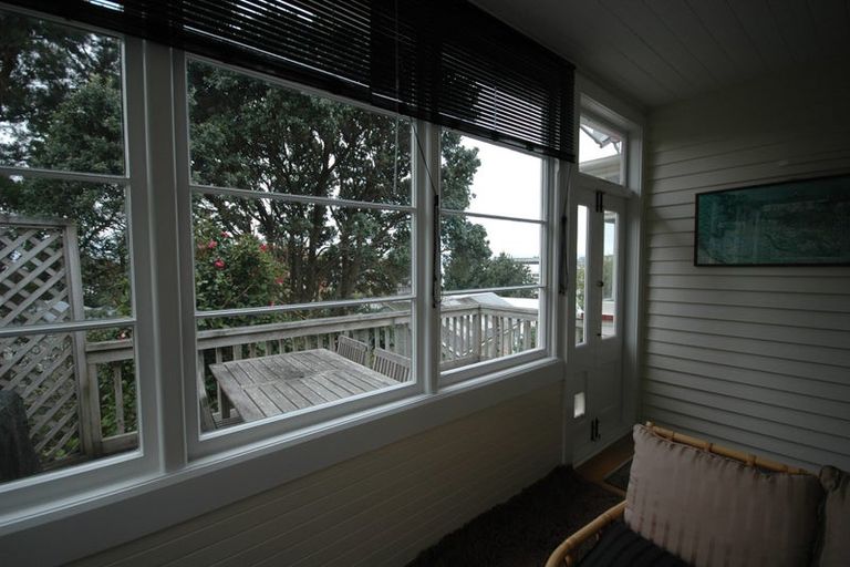 Photo of property in 66 Kelburn Parade, Kelburn, Wellington, 6012