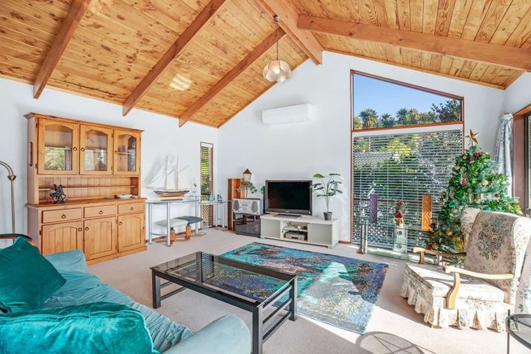 Photo of property in 42 John Dee Crescent, Red Beach, 0932