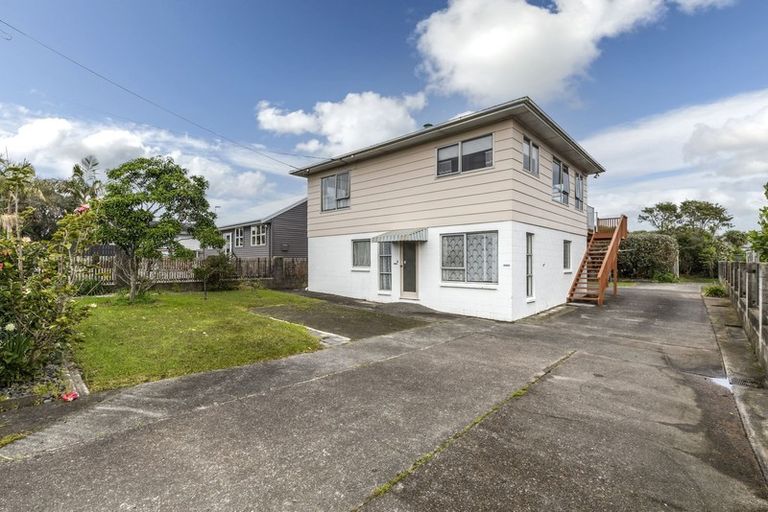 Photo of property in 63 Red Beach Road, Red Beach, 0932