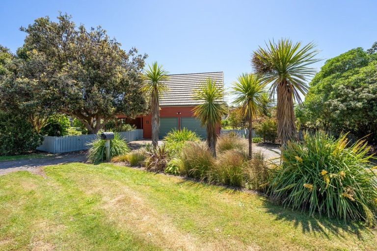 Photo of property in 2 Kitchener Street, Te Horo Beach, Otaki, 5581