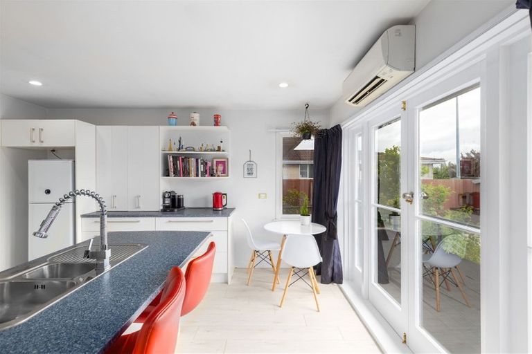 Photo of property in 262 Main North Road, Redwood, Christchurch, 8051