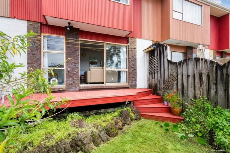 Photo of property in 7/18 Seabrook Avenue, New Lynn, Auckland, 0600