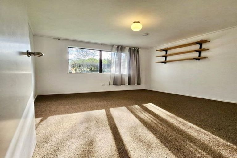 Photo of property in 87 Solar Road, Glen Eden, Auckland, 0602