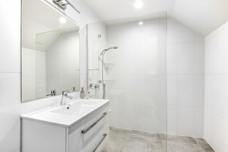 Photo of property in Hannahs Warehouse Apartments, 4/13 Leeds Street, Te Aro, Wellington, 6011