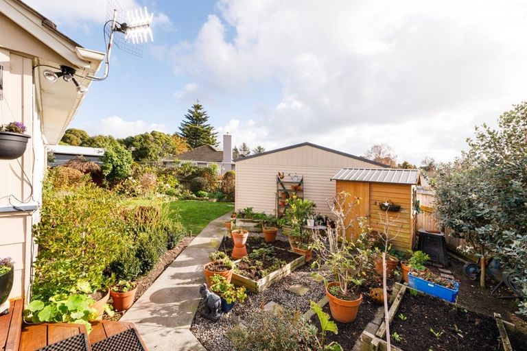 Photo of property in 5 Kupe Place, Highbury, Palmerston North, 4412