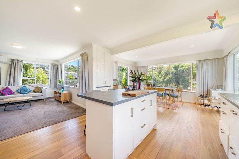 Photo of property in 4 Pekanga Road, Normandale, Lower Hutt, 5010