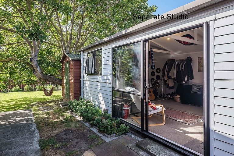 Photo of property in 1 Herbert Avenue, Raumati South, Paraparaumu, 5032