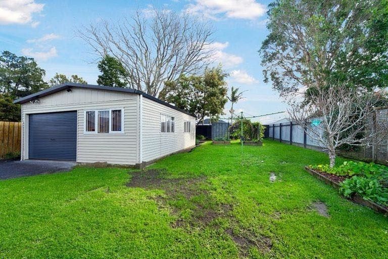 Photo of property in 34 Coniston Avenue, Te Atatu South, Auckland, 0610