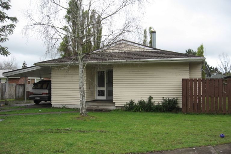 Photo of property in 17 Fulmen Place, Red Hill, Papakura, 2110