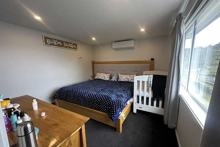 Photo of property in 395 Stokes Valley Road, Stokes Valley, Lower Hutt, 5019