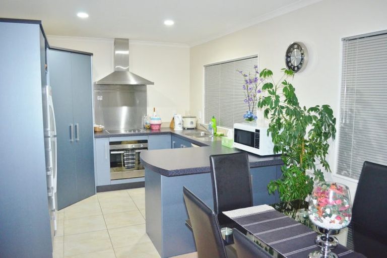 Photo of property in 16 Percy Kinsman Crescent, Riverstone Terraces, Upper Hutt, 5018