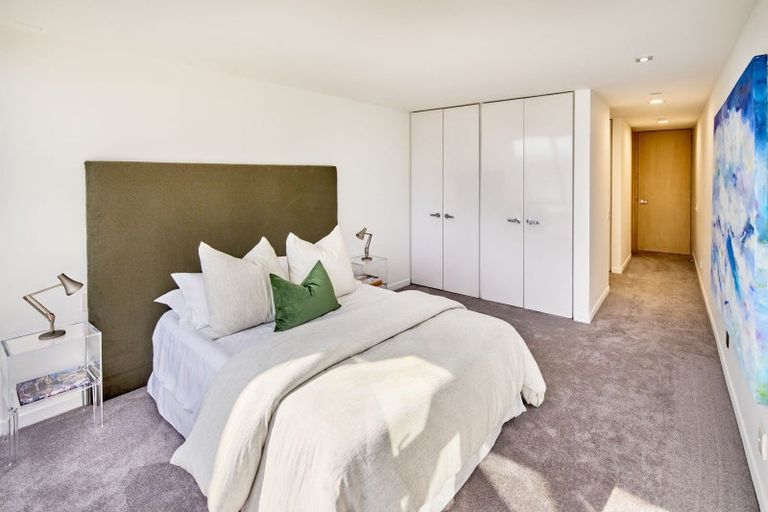 Photo of property in 2/326 Oriental Parade, Oriental Bay, Wellington, 6011