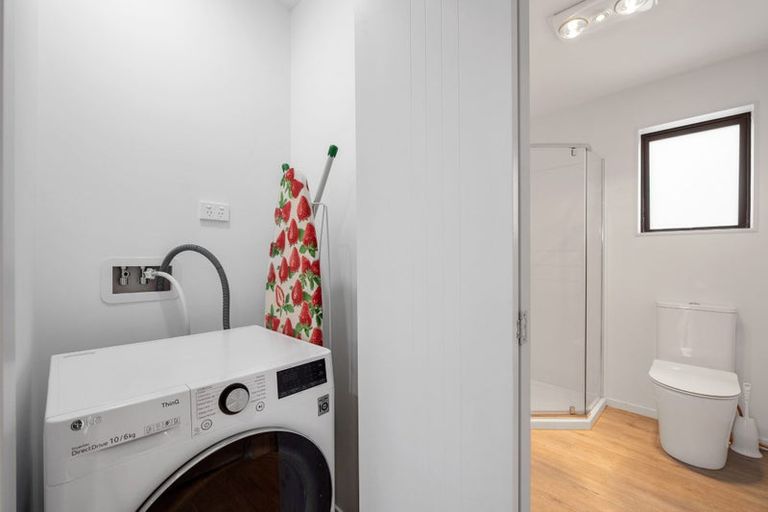 Photo of property in 16 Taupata Lane, Helensville, 0800