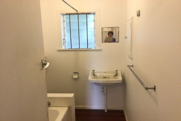 Photo of property in 6 View Road, Papakura, 2110