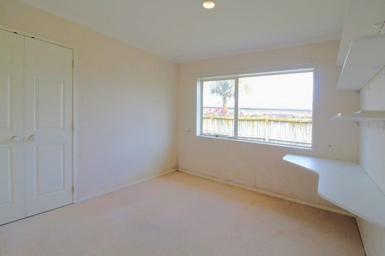 Photo of property in 65 Bob Charles Drive, Golflands, Auckland, 2013