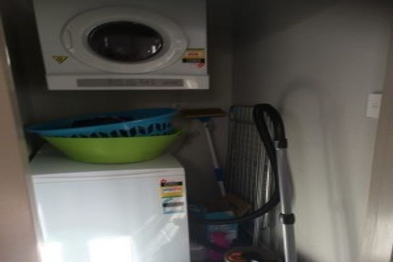 Photo of property in 207 Onepu Road, Lyall Bay, Wellington, 6022