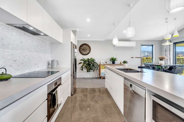 Photo of property in 19 Lady Jocelyn Place, Whitianga, 3510