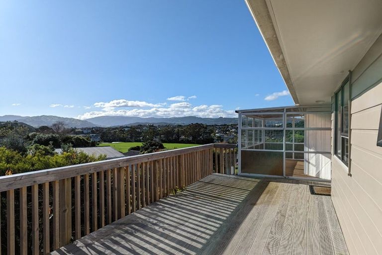 Photo of property in 9 Exploration Way, Whitby, Porirua, 5024