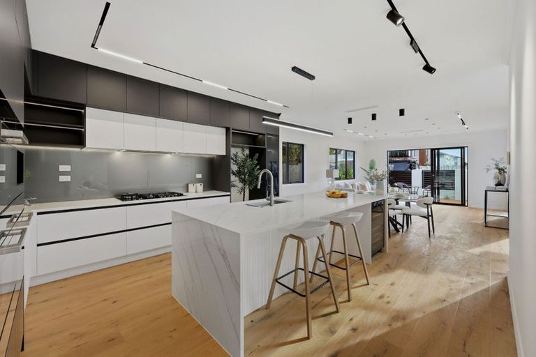 Photo of property in 6a Gulf Crest, Bucklands Beach, Auckland, 2012