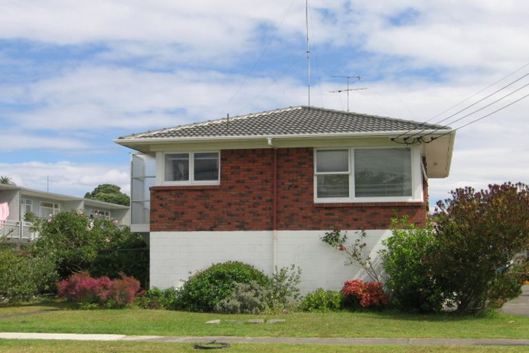 Photo of property in 2/766 Beach Road, Browns Bay, Auckland, 0630
