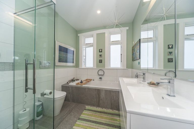 Photo of property in 19 Overtoun Terrace, Hataitai, Wellington, 6021