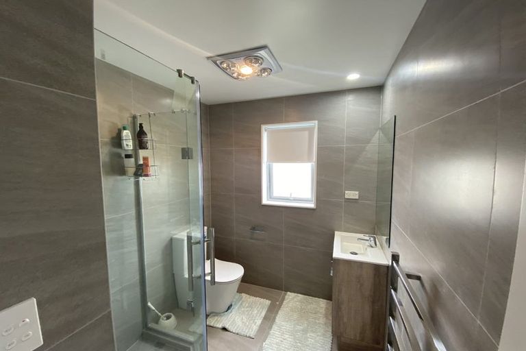 Photo of property in 15b Crestview Rise, Papakura, 2110