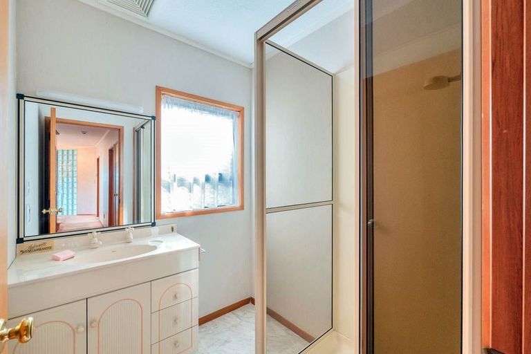 Photo of property in 2/30 Manly Esplanade, Browns Bay, Auckland, 0630